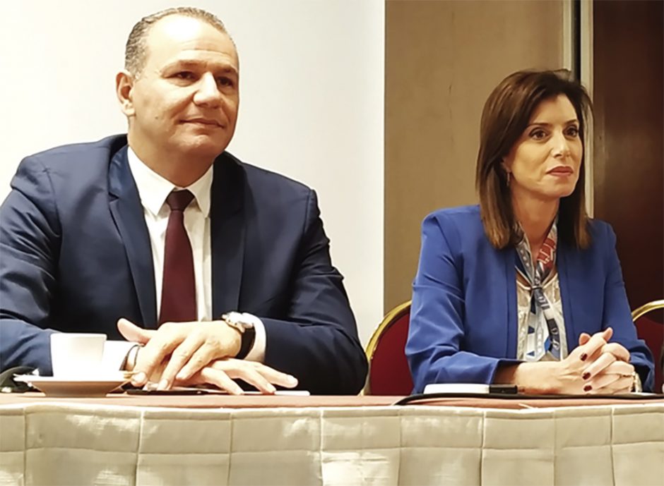 ANNA MIΣEΛ AΣHMAKOΠOYΛOY