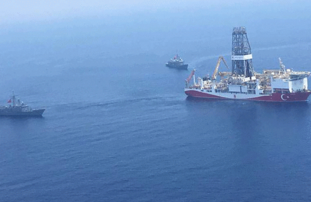Προπαγανδιστικό σόου της Άγκυρας με φωτογραφίες από τις γεωτρήσεις και πολεμικά πλοία