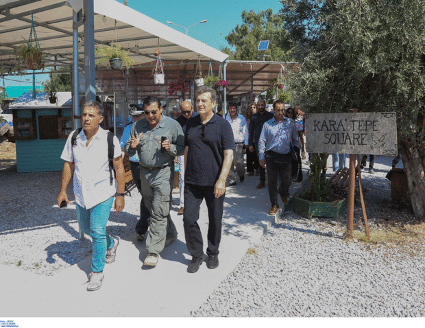 Χρυσοχοΐδης από Λέσβο: Αποκόμισα θετική εντύπωση για τη διαχείριση του προσφυγικού