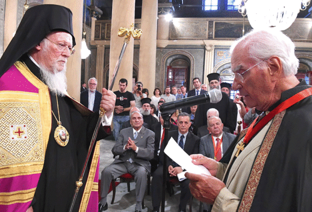 Ο Οικουμενικός Πατριάρχης τίμησε τον Χρήστο Γιανναρά με το Οφφίκιο του Αρχοντος Mεγάλου Ρήτορος