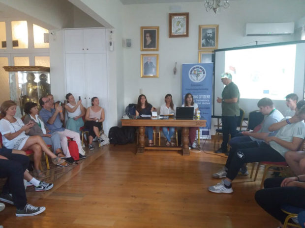 Οι Δομές Υποστήριξης Γυναικών Δήμου Ρόδου δίπλα  στα παιδιά του εκπαιδευτικού Προγράμματος  Erasmus+ με τίτλο ” Εκπαιδεύοντας Πολίτες:  Μαθαίνοντας τη δημοκρατία μέσω της κοινωνικής δράσης
