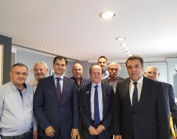«Συνάντηση πολιτικής ηγεσίας του Υπ. Τουρισμού με την Πανελλήνια Ομοσπονδία Ταξί και Αγοραίων
