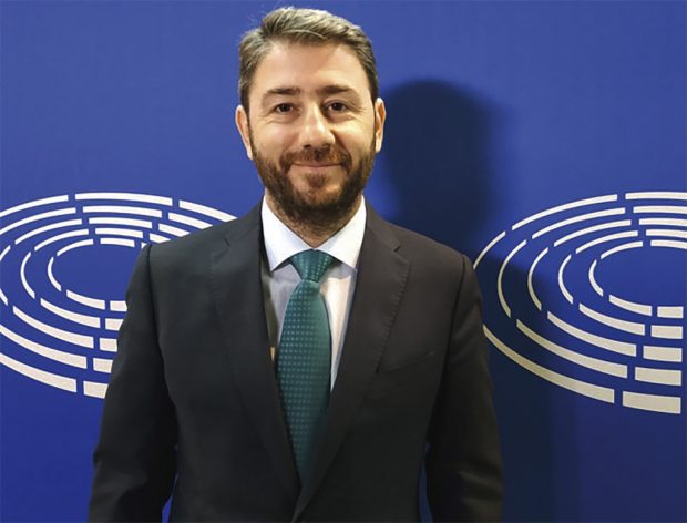 νικος ανδρουλακης