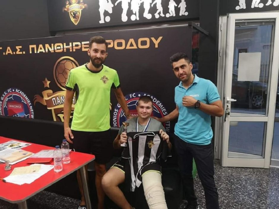 ΠΑΝΘΗΡΕΣ