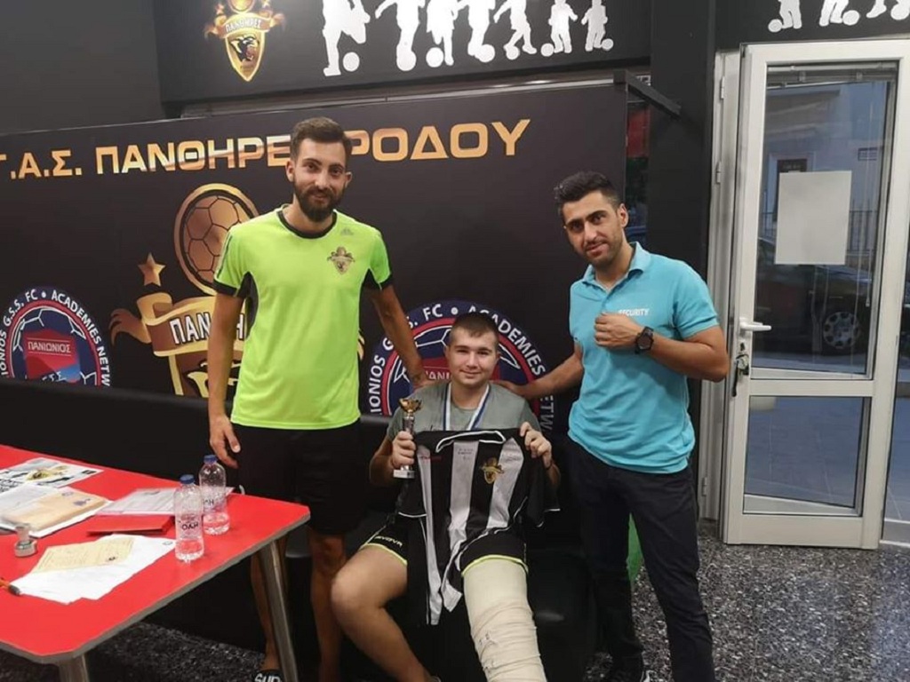 ΠΑΝΘΗΡΕΣ