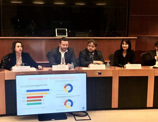 Ευρωβουλή: Καταλυτικός ο ρόλος του τουρισμού ως ισχυρή παραγωγική δύναμη
