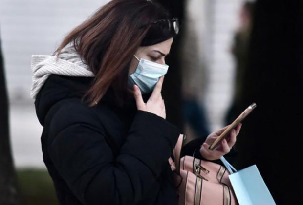 Γιατροσόφια, παραπληροφόρηση και θεωρίες συνωμοσίας: Επτά μύθοι και αλήθειες για τον κοροναϊό