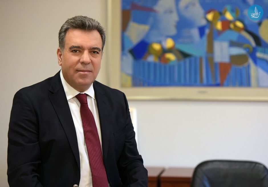 ΜΑΝΟΣ ΚΟΝΣΟΛΑΣ