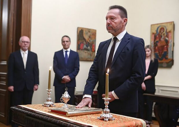 Ορκίστηκε ξανά διοικητής της Τράπεζας της Ελλάδος ο Γιάννης Στουρνάρας