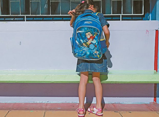 ανηλικη μαθητρια