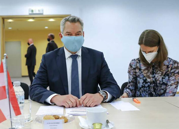Αυστριακός ΥΠΕΣ: Στον Εβρο στείλαμε μήνυμα στην Τουρκία ότι όλη η Ευρώπη είναι μαζί