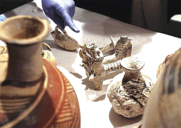 Ιλιγγο προκαλεί η δράση σπείρας αρχαιοκάπηλων  στην οποία ενεπλάκη από… σπόντα και Ροδίτης ταξιτζής