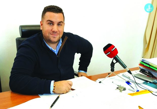 ΤΗΛΕΜΑΧΟΣ ΚΑΜΠΟΥΡΗΣ