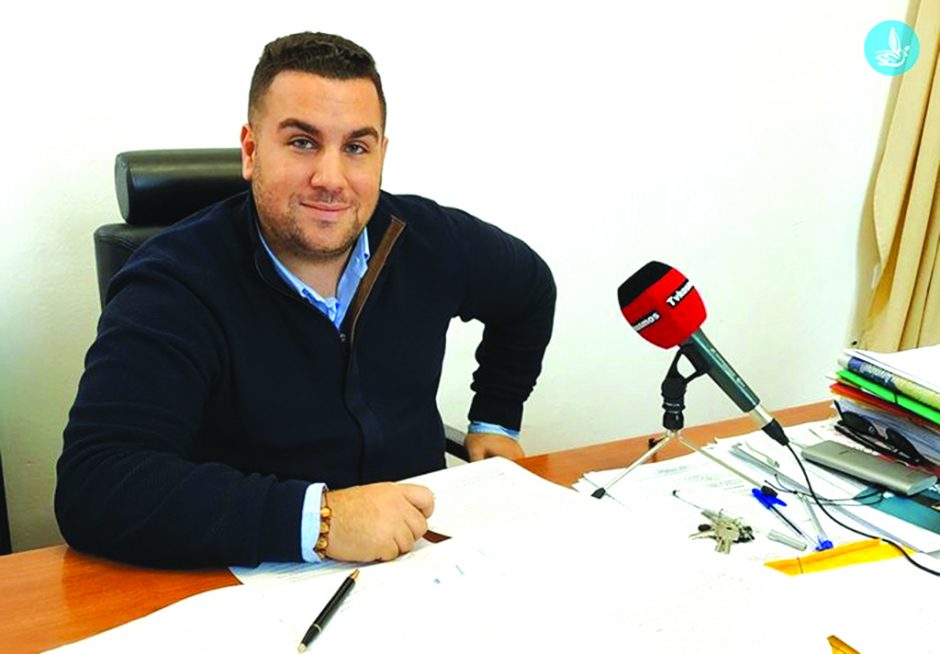 ΤΗΛΕΜΑΧΟΣ ΚΑΜΠΟΥΡΗΣ