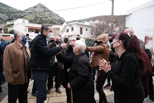 Σε Ικαρία, Φούρνους και Θύμαινα ο πρωθυπουργός – «Η καρδιά μας είναι στα μικρά νησιά»