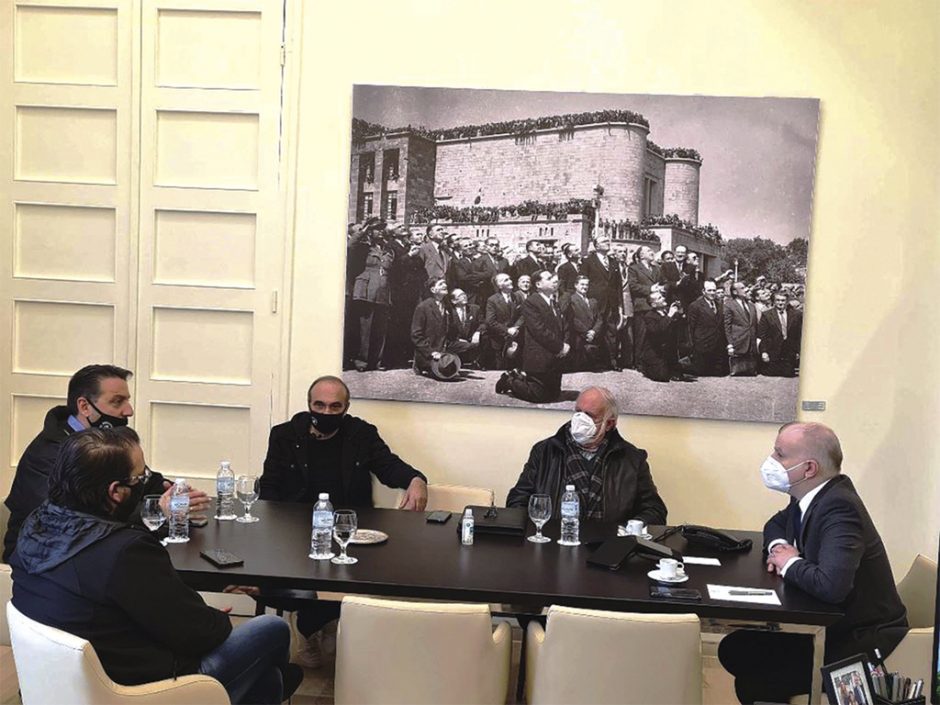 εκρ δημαρχος