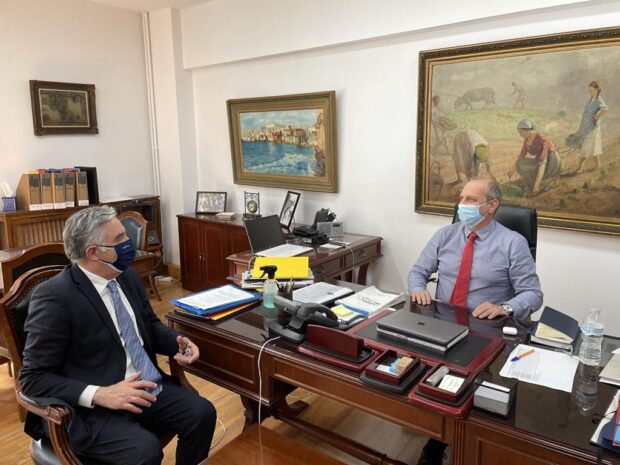 Με την ηγεσία του Υπ. Αγροτικής Ανάπτυξης συναντήθηκε ο Βασίλης Υψηλάντης