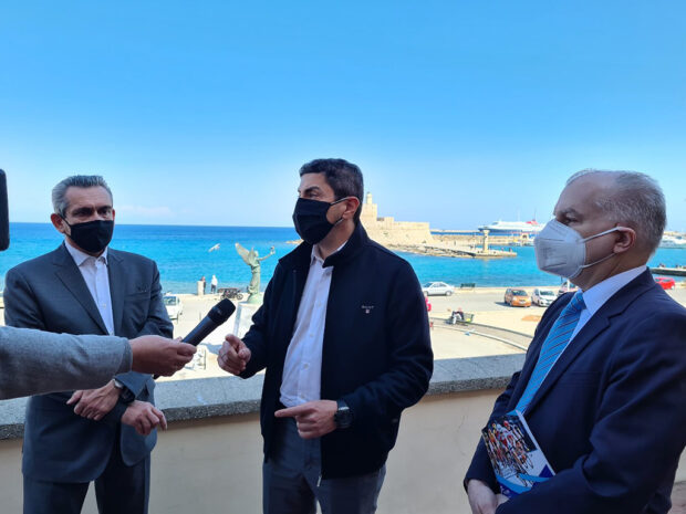 “O Υφυπουργός Αθλητισμού Λ. Αυγενάκης τιμά με την παρουσία του τον Διεθνή Ποδηλατικό Γύρο της Ρόδου”