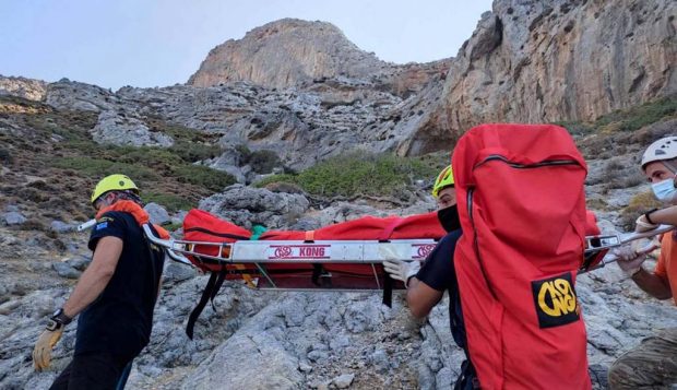 Επιχείρηση διάσωσης και μεταφοράς στο Νοσοκομείο Καλύμνου από την Τέλενδο Γαλλίδας αναρριχήτριας