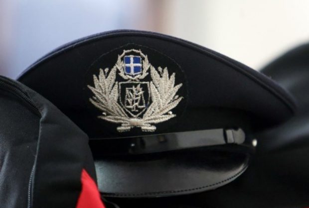 Σε διαθεσιμότητα αξιωματικός της ΕΛ.ΑΣ. μετά από καταγγελίες ότι ζήτησε πολιτικό μέσο για να στείλει πυροσβεστικό