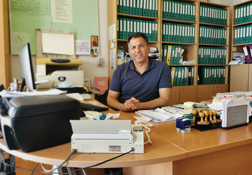 τσουλλος ν