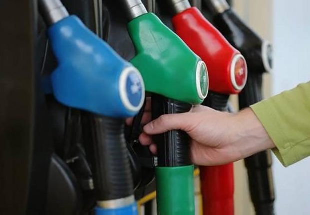 Ενέργεια: Δύο μισθούς καίνε οι αυξήσεις σε ρεύμα και βενζίνη – Στα 2,22 ευρώ/λίτρο εκτινάχθηκε η αμόλυβδη  στα Δωδεκάνησα 