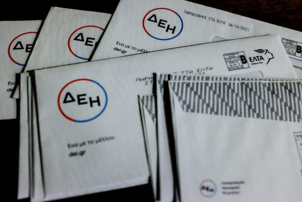 Ρήτρα αναπροσαρμογής: Πάρτε χαρτί και μολύβι – Η ΔΕΗ εξηγεί τι είναι και πώς υπολογίζεται
