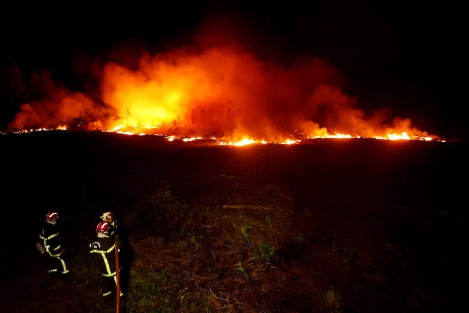 2022-07-17T222418Z_1130984634_RC2XDV9R3R68_RTRMADP_3_EUROPE-WEATHER-FRANCE-WILDFIRES