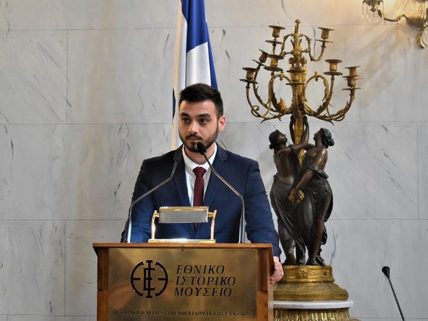 Νίκος Μουτσάκης