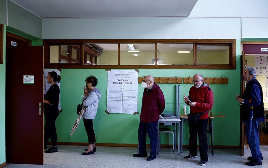 2022-09-25T073441Z_264571829_RC27OW9OYK41_RTRMADP_3_ITALY-ELECTION