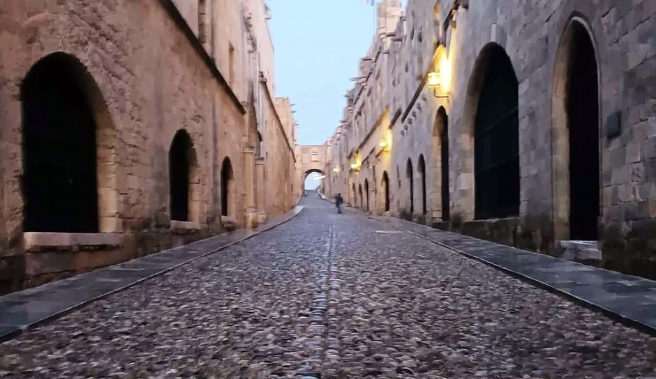 ΜΕΣΑΙΩΝΙΚΗ ΠΟΛΗ