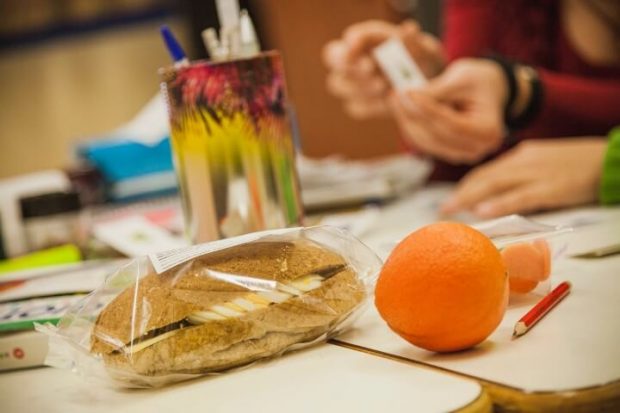 Η παιδική φτώχεια ξανά προ των πυλών –  Πρωτοφανής αύξηση 725% στο Νότιο Αιγαίο στο πρόγραμμα ΔΙΑΤΡΟΦΗ
