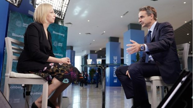 Μητσοτάκης στο Bloomberg: Η Ελλάδα θα είναι η πρώτη χώρα που θα απαγορεύσει τα παράνομα συστήματα παρακολούθησης