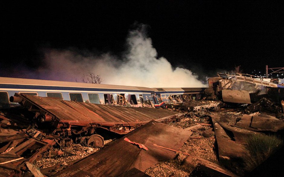 2023-02-28T234859Z_211045683_RC2NKZ9U2CEB_RTRMADP_3_GREECE-TRAINS-CRASH-960x600