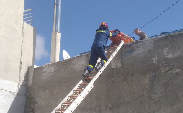 απεγκλωβισμός γυναίκας