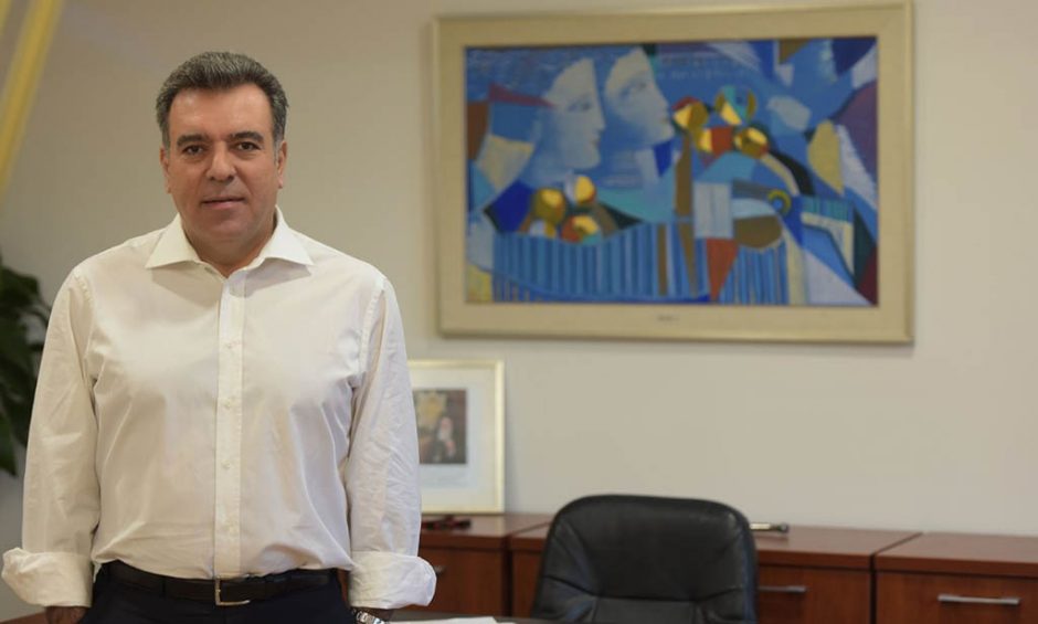 ΜΑΝΟΣ ΚΟΝΣΟΛΑΣ