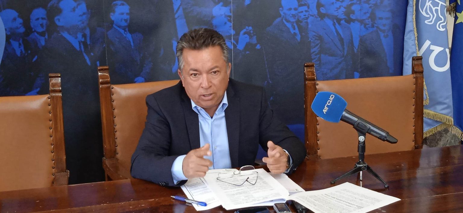 ΓΙΑΝΝΗΣ ΚΑΜΠΟΥΡΗΣ