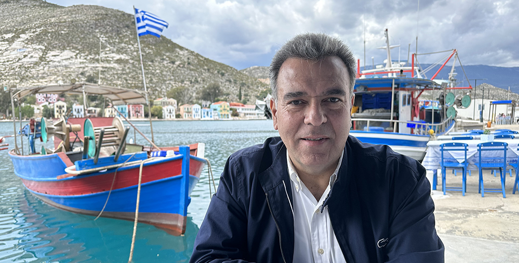 ΜΑΝΟΣ ΚΟΝΣΟΛΑΣ