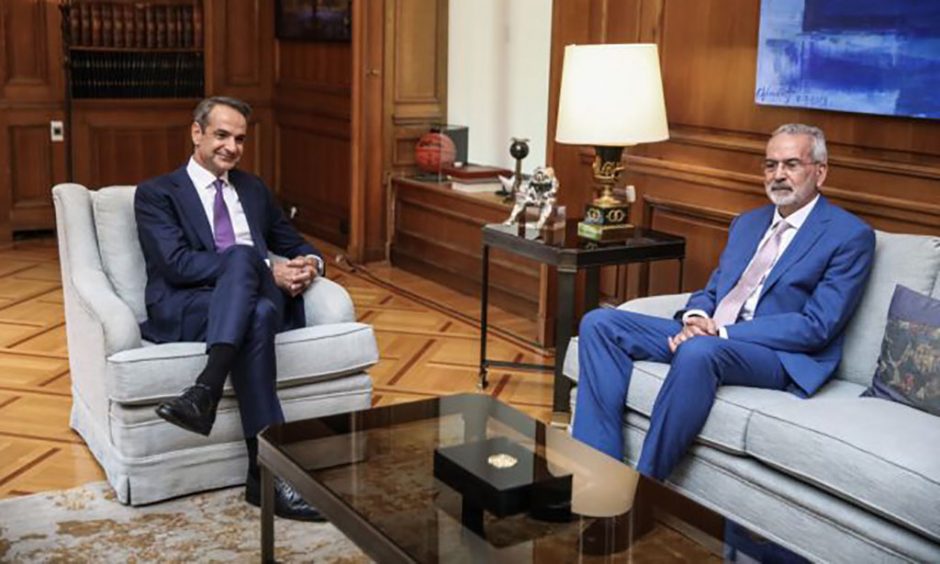 [362224] ΤΕΛΕΤΗ ΠΑΡΑΛΑΒΗΣ ΠΑΡΑΔΟΣΗΣ ΣΤΟΝ ΝΕΟ ΠΡΩΘΥΠΟΥΡΓΟ ΚΥΡΙΑΚΟ ΜΗΤΣΟΤΑΚΗ ΑΠΟ ΤΟΝ ΥΠΗΡΕΣΙΑΚΟ ΙΩΑΝΝΗ ΣΑΡΜΑ(ΓΙΑΝΝΗΣ ΠΑΝΑΓΟΠΟΥΛΟΣ/EUROKINISSI)