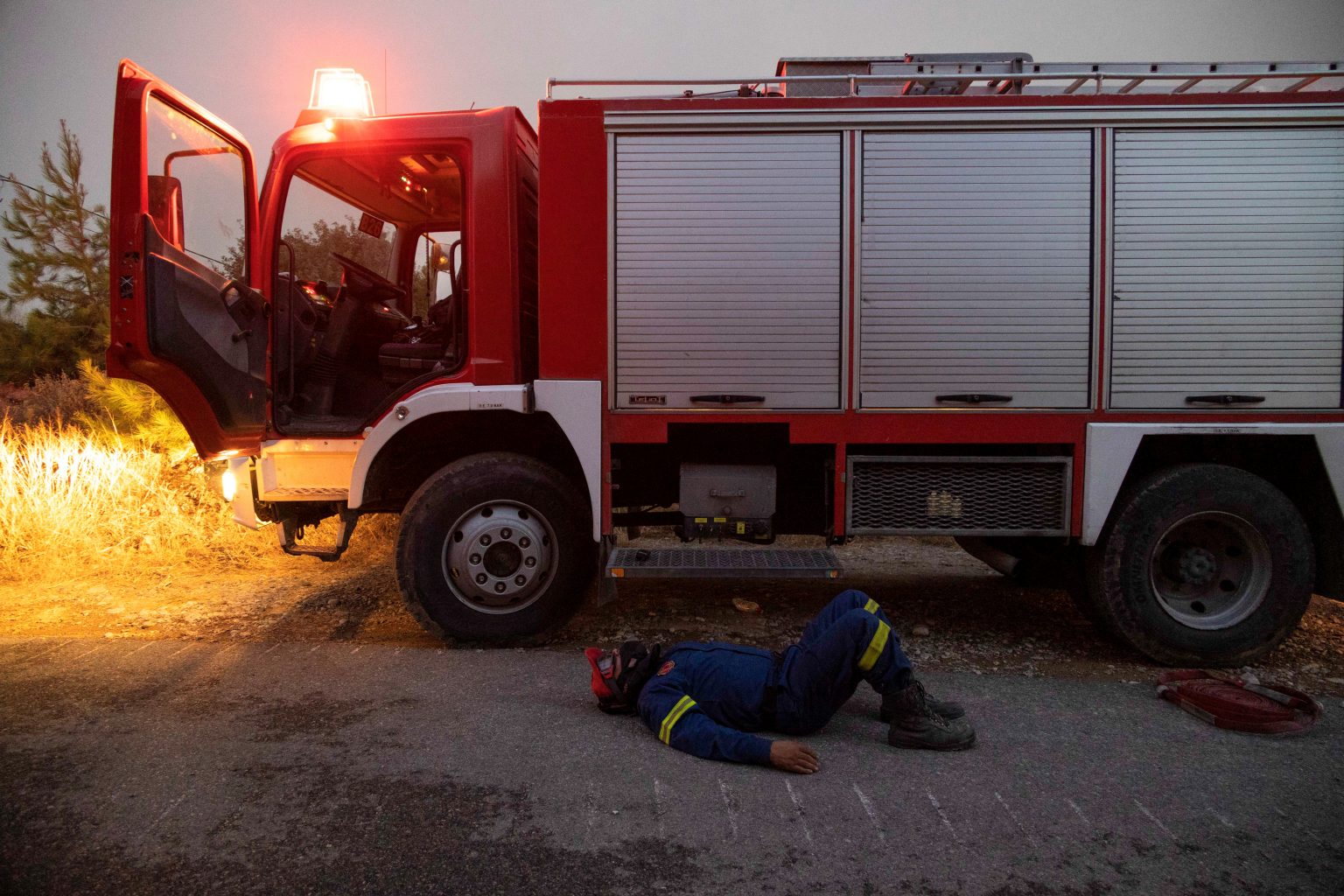 2023-07-24T090120Z_1994805379_RC2E92ACHUFM_RTRMADP_3_EUROPE-WEATHER-GREECE-WILDFIRE
