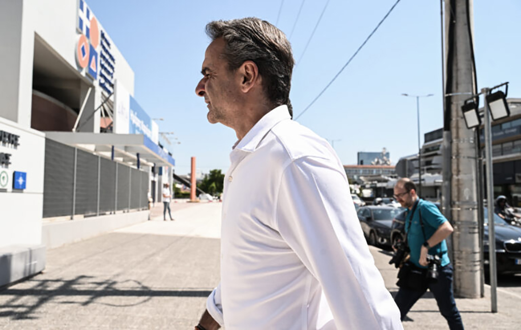 ΕΠΙΣΚΕΨΗ ΤΟΥ ΠΡΩΘΥΠΟΥΡΓΟΥ ΚΥΡΙΑΚΟΥ ΜΗΤΣΟΤΑΚΗ ΣΤΟ ΣΥΝΤΟΝΙΣΤΙΚΟ ΚΕΝΤΡΟ ΕΠΙΧΕΙΡΗΣΕΩΝ ΤΗΣ ΠΟΛΙΤΙΚΗΣ ΠΡΟΣΤΑΣΙΑΣ(ΤΑΤΙΑΝΑ ΜΠΟΛΑΡΗ/EUROKINISSI)
