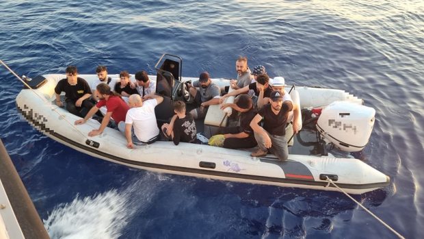 ΜΕΤΑΝΑΣΤΕΣ ΡΟΔΟΣ 13/8