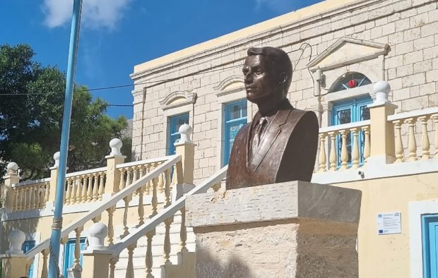Αποκαλυπτήρια προτομών των Διογένη και Σωκράτη Φανουράκη