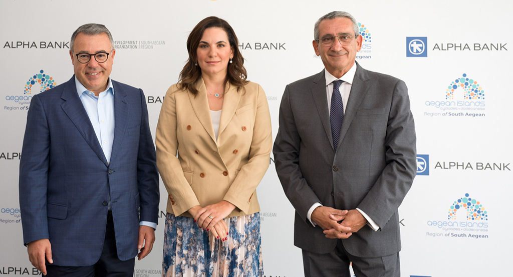 (από αριστερά) Βασίλης Ψάλτης CEO Ομίλου Alpha Bank_Όλγα Κεφαλλογιάννη Υπουργός Τουρισμού_Γιώργος Χατζημάρκος Περιφερειάρχης Ν.Α