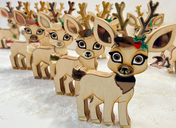 “Αυτά τα Χριστούγεννα το Santa Sleigh θα το οδηγούν τα Platonifull, ξαδέρφια του Ρούντολφ από τη Ρόδο…”