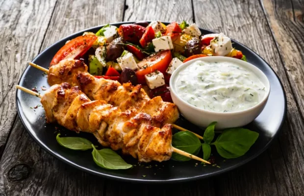 Taste Atlas: Η ελληνική κουζίνα η δεύτερη καλύτερη στον κόσμο – Ισοψηφία στην κορυφή για Ιταλία και Ιαπωνία