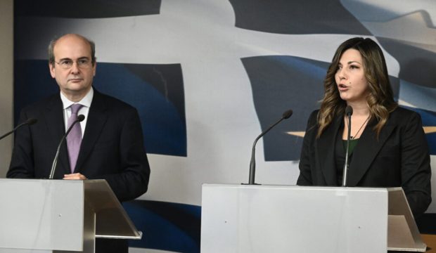 [366623] ΠΑΡΟΥΣΙΑΣΗ ΜΕΤΡΩΝ ΠΡΟΣΘΕΤΗΣ ΣΤΗΡΙΞΗΣ ΤΩΝ ΝΕΩΝ ΓΟΝΕΩΝ ΑΠΟ ΤΟΥΣ ΥΠΟΥΡΓΟΥΣ ΟΙΚΟΝΟΜΙΚΩΝ ΚΩΣΤΗ ΧΑΤΖΗΔΑΚΗ ΚΑΙ ΚΟΙΝΩΝΙΚΗΣ ΣΥΝΟΧΗΣ ΣΟΦΙΑ ΖΑ
