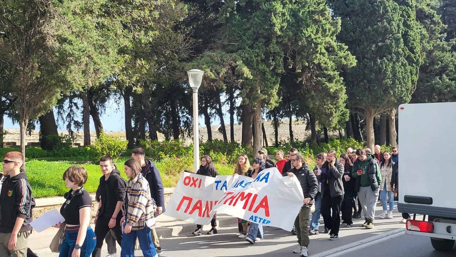 ΣΥΓΚΕΝΤΡΩΣΗ ΦΟΙΤΗΤΕς ΡΟΔΟΥ 18/1