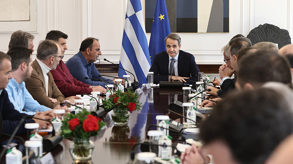ΣΥΝΑΝΤΗΣΗ ΤΟΥ ΠΡΩΘΥΠΟΥΡΓΟΥ ΚΥΡΙΑΚΟΥ ΜΗΤΣΟΤΑΚΗ ΜΕ 15ΜΕΛΗ ΑΝΤΙΠΡΟΣΩΠΕΙΑ ΑΓΡΟΤΩΝ