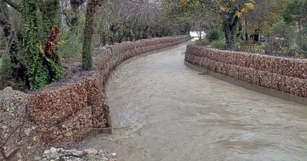 Αυθαίρετα: Νομιμοποιήσεις τουριστικών επενδύσεων σε ρέματα με νομοσχέδιο του υπουργείου Περιβάλλοντος